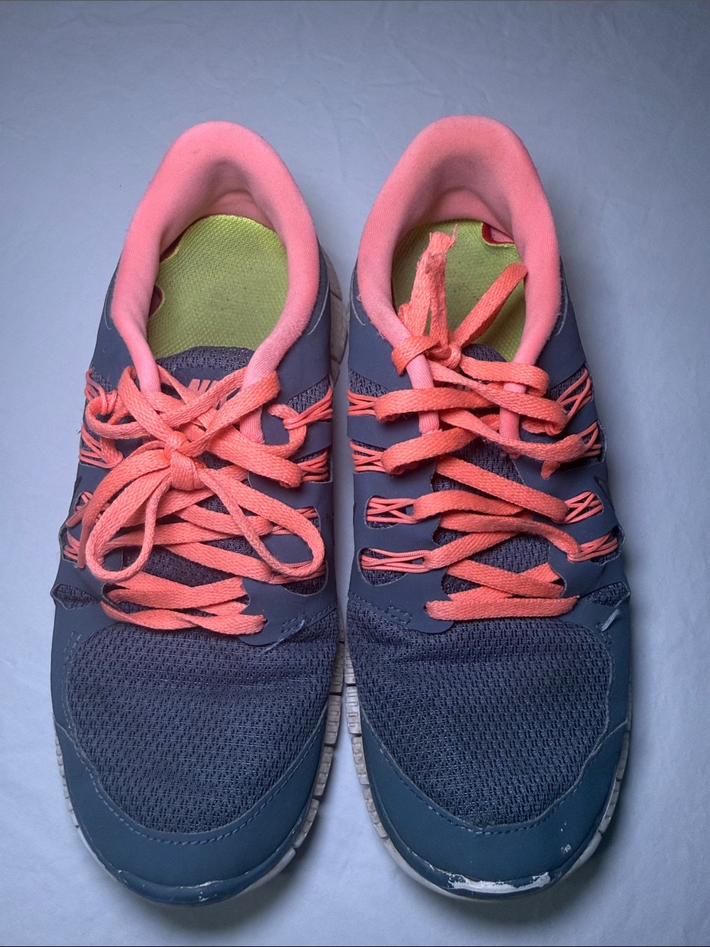 Nike Women’s Free Run 5.0+ in Navy and Atomic Pink Fair Condition Size 9 Women’s